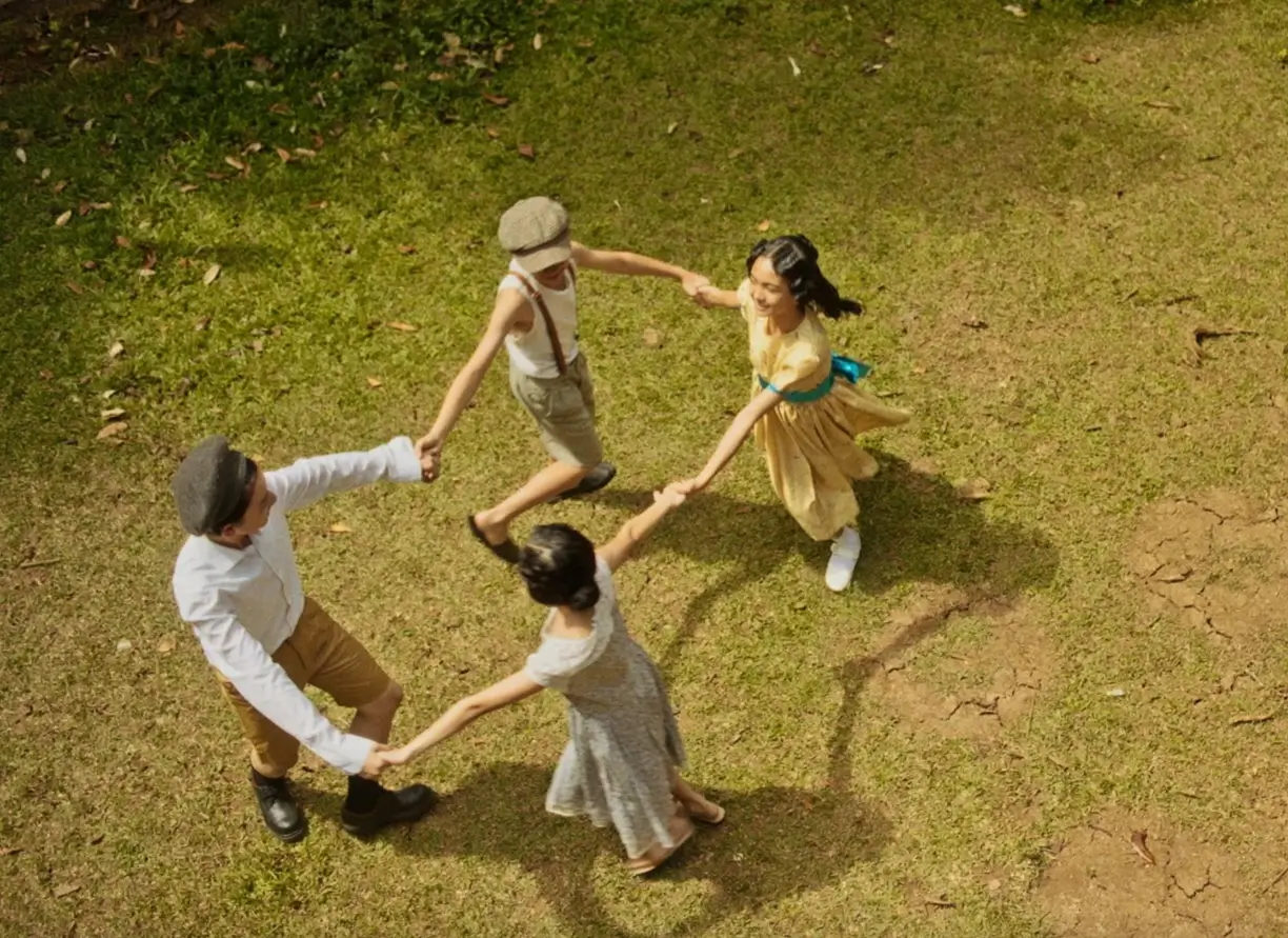 7 - 4 friends playing